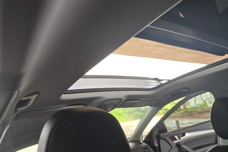 Used Audi Q5L 2025 quattro 45th Anniversary Edition 40 TFSI Sporty and Dynamic Model Headliner