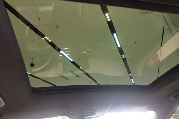 Used Audi Q5L 2025 quattro 45th Anniversary Edition 45 TFSI Luxury Dynamic Model Headliner