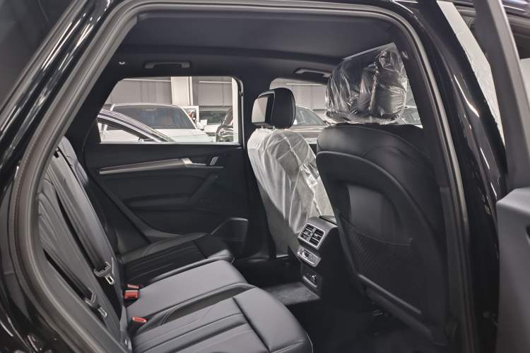 Used Audi Q5L 2025 quattro 45th Anniversary Edition 40 TFSI Luxury Dynamic Model Interior 2