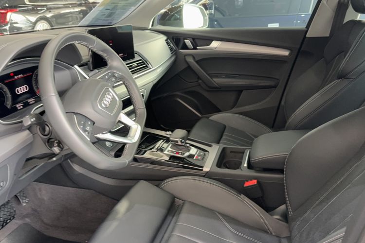 Used Audi Q5L 2025 quattro 45th Anniversary Edition 40 TFSI Sporty and Dynamic Model Interior 2