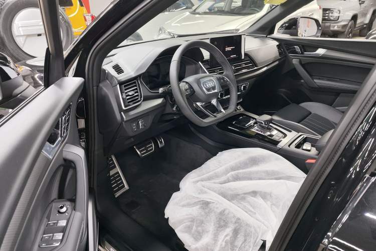 Used Audi Q5L 2025 quattro 45th Anniversary Edition 40 TFSI Luxury Dynamic Model Interior 3