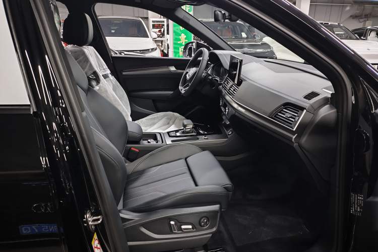 Used Audi Q5L 2025 quattro 45th Anniversary Edition 45 TFSI Luxury Dynamic Model Interior 3