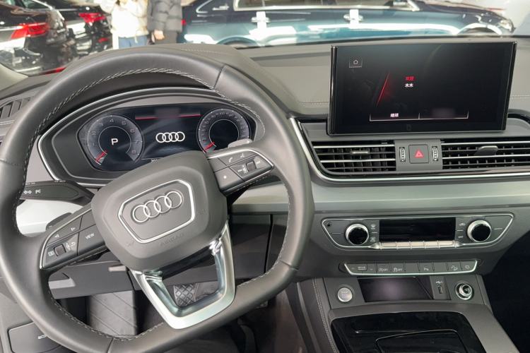 Used Audi Q5L 2025 quattro 45th Anniversary Edition 40 TFSI Sporty and Dynamic Model Interior 3