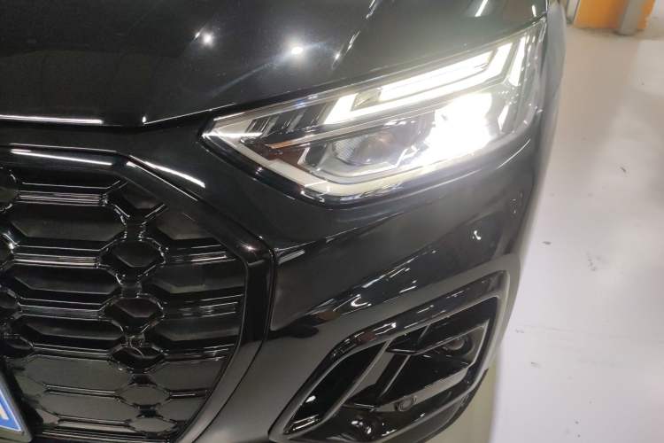 Used Audi Q5L 2025 quattro 45th Anniversary Edition 40 TFSI Sporty and Dynamic Model Left Front Headlight