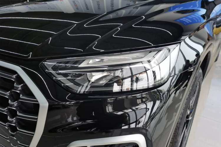 Used Audi Q5L 2025 quattro 45th Anniversary Edition 40 TFSI Sporty and Dynamic Model Left Front Headlight