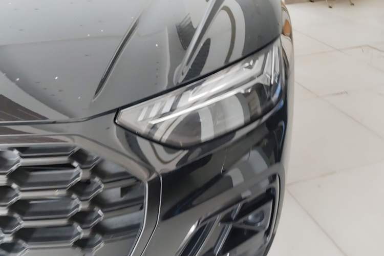 Used Audi Q5L 2025 quattro 45th Anniversary Edition 45 TFSI Prestige Dynamic Model Left Front Headlight