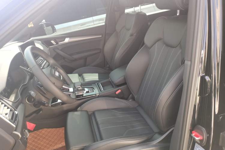 Used Audi Q5L 2025 quattro 45th Anniversary Edition 45 TFSI Luxury Dynamic Model Left Front Seat