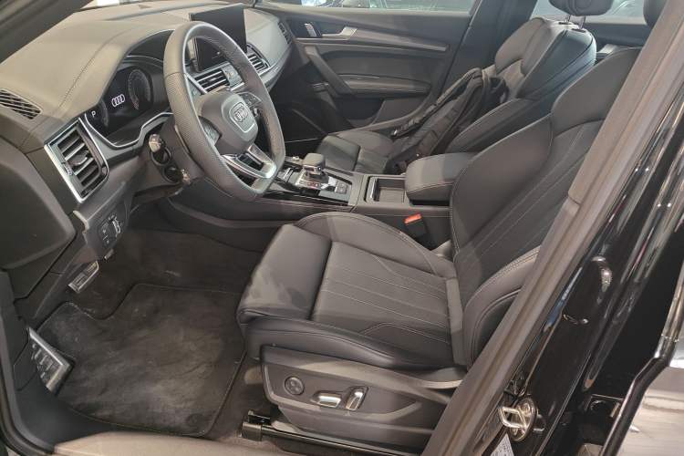 Used Audi Q5L 2025 quattro 45th Anniversary Edition 45 TFSI Luxury Dynamic Model Left Front Seat