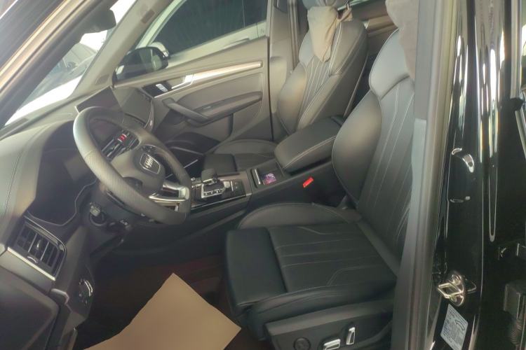 Used Audi Q5L 2025 quattro 45th Anniversary Edition 45 TFSI Luxury Dynamic Model Left Front Seat