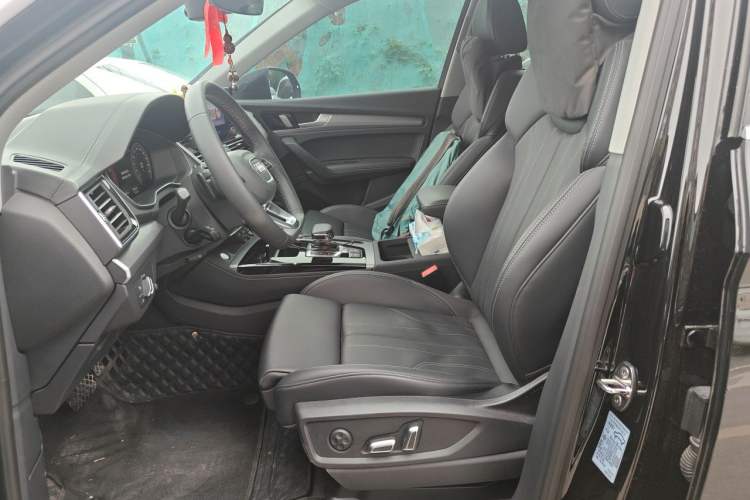 Used Audi Q5L 2025 quattro 45th Anniversary Edition 40 TFSI Sporty and Dynamic Model Left Front Seat