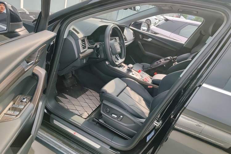 Used Audi Q5L 2025 40 TFSI Fashionable and Dynamic Edition Left Front Seat