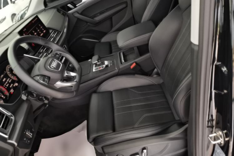 Used Audi Q5L 2025 quattro 45th Anniversary Edition 40 TFSI Sporty and Dynamic Model Left Front Seat