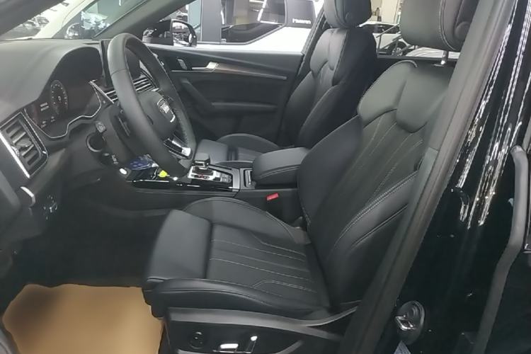 Used Audi Q5L 2025 quattro 45th Anniversary Edition 40 TFSI Luxury Dynamic Model Left Front Seat