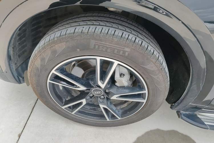 Used Audi Q5L 2025 40 TFSI Fashionable and Dynamic Edition Left Front Wheel Hub