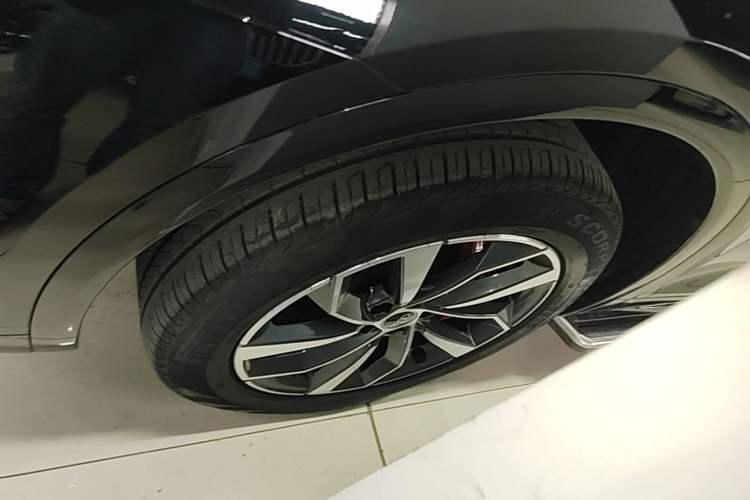 Used Audi Q5L 2025 40 TFSI Luxury Dynamic Edition Left Front Wheel Hub