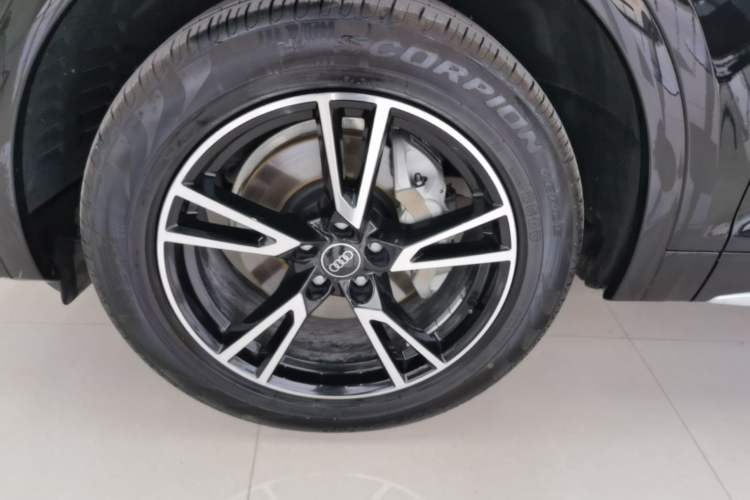 Used Audi Q5L 2025 quattro 45th Anniversary Edition 40 TFSI Sporty and Dynamic Model Left Front Wheel Hub