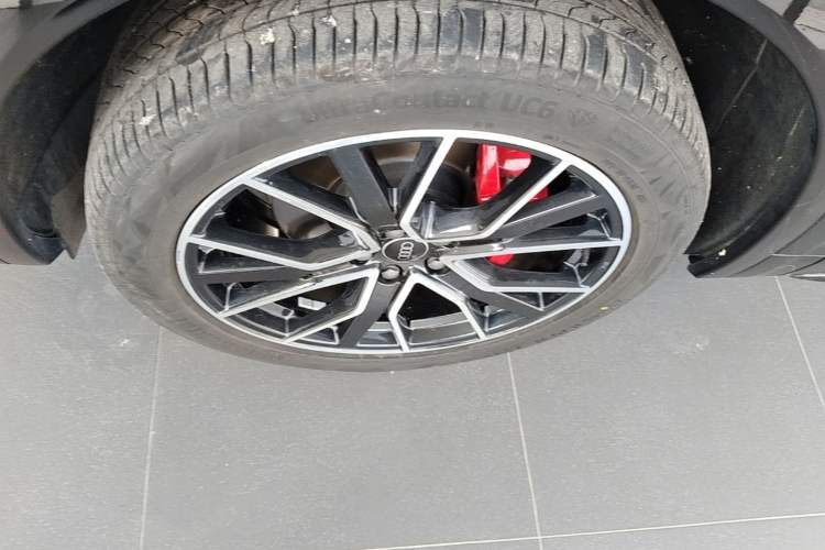 Used Audi Q5L 2025 45 TFSI Luxury Dynamic Edition Left Front Wheel Hub