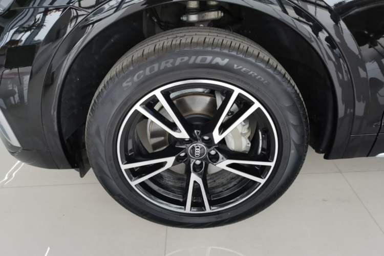 Used Audi Q5L 2025 quattro 45th Anniversary Edition 40 TFSI Sporty and Dynamic Model Left Front Wheel Hub