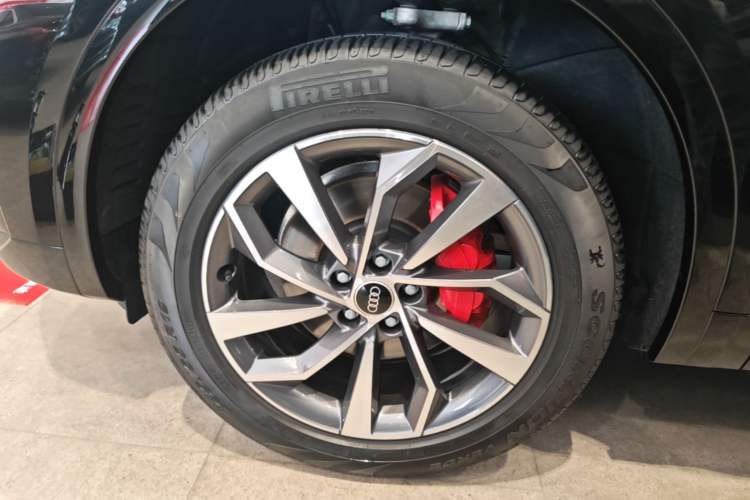 Used Audi Q5L 2025 quattro 45th Anniversary Edition 40 TFSI Luxury Dynamic Model Left Front Wheel Hub