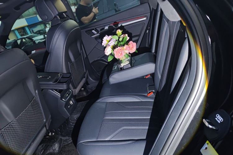 Used Audi Q5L 2025 quattro 45th Anniversary Edition 45 TFSI Luxury Dynamic Model Left Rear Seat
