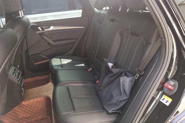 Used Audi Q5L 2025 quattro 45th Anniversary Edition 45 TFSI Luxury Dynamic Model Left Rear Seat