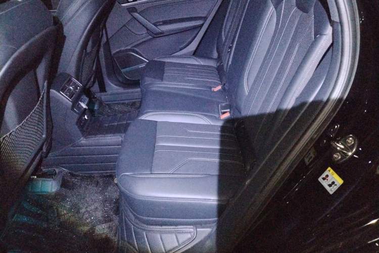 Used Audi Q5L 2025 quattro 45th Anniversary Edition 45 TFSI Luxury Dynamic Model Left Rear Seat