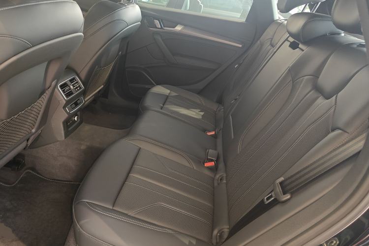 Used Audi Q5L 2025 quattro 45th Anniversary Edition 45 TFSI Luxury Dynamic Model Left Rear Seat