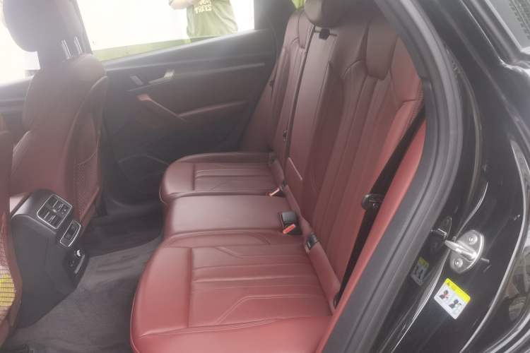 Used Audi Q5L 2025 quattro 45th Anniversary Edition 45 TFSI Luxury Dynamic Model Left Rear Seat