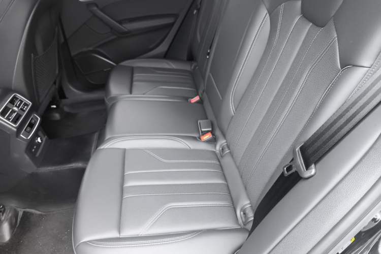 Used Audi Q5L 2025 45 TFSI Luxury Dynamic Edition Left Rear Seat