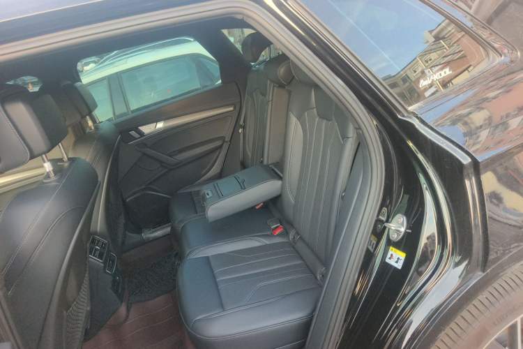 Used Audi Q5L 2025 45 TFSI Luxury Dynamic Edition Left Rear Seat
