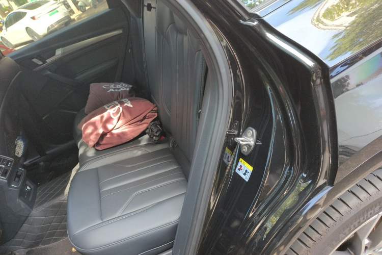 Used Audi Q5L 2025 40 TFSI Luxury Dynamic Edition Left Rear Seat