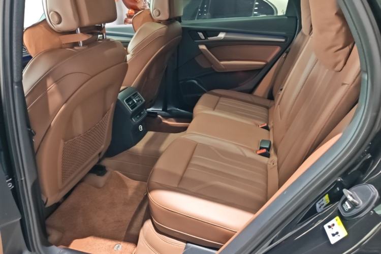 Used Audi Q5L 2025 quattro 45th Anniversary Edition 45 TFSI Luxury Dynamic Model Left Rear Seat