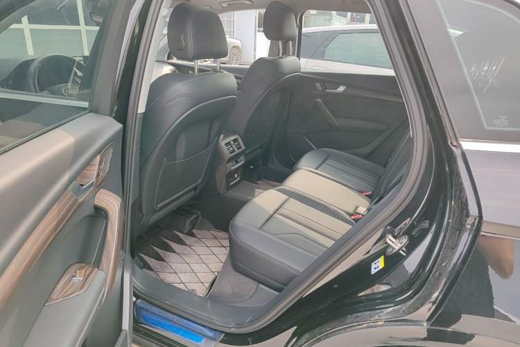 Used Audi Q5L 2025 40 TFSI Fashionable and Dynamic Edition Left Rear Seat