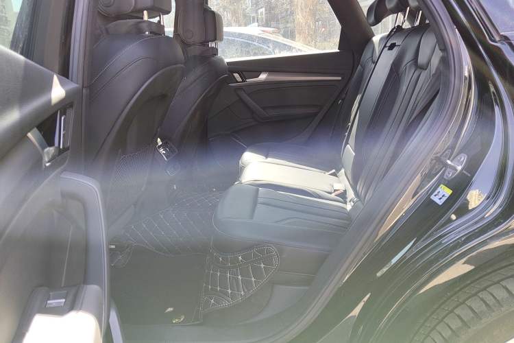 Used Audi Q5L 2025 40 TFSI Luxury Dynamic Edition Left Rear Seat