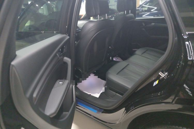 Used Audi Q5L 2025 quattro 45th Anniversary Edition 45 TFSI Luxury Dynamic Model Left Rear Seat