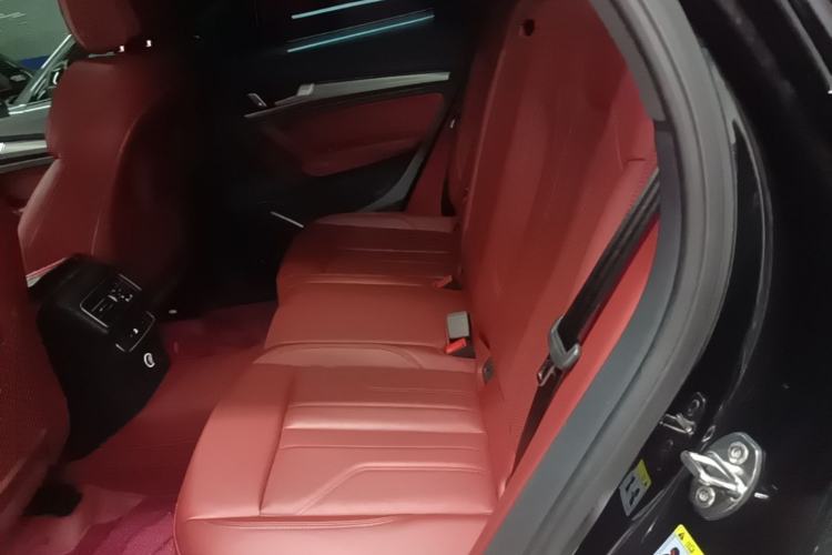 Used Audi Q5L 2025 quattro 45th Anniversary Edition 40 TFSI Luxury Dynamic Model Left Rear Seat