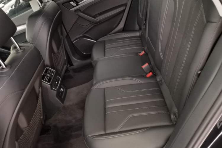 Used Audi Q5L 2025 quattro 45th Anniversary Edition 40 TFSI Sporty and Dynamic Model Left Rear Seat