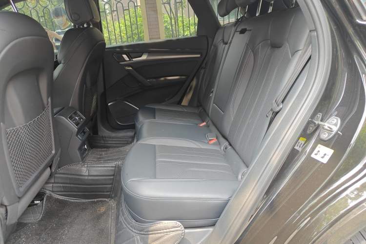 Used Audi Q5L 2025 40 TFSI Luxury Dynamic Edition Left Rear Seat