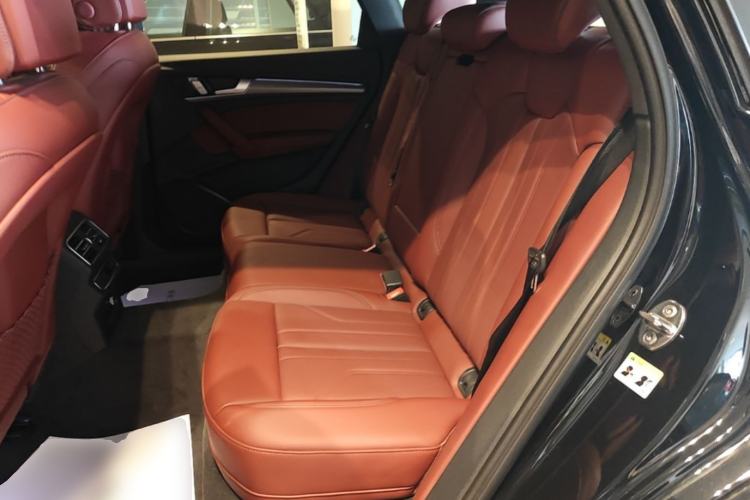 Used Audi Q5L 2025 quattro 45th Anniversary Edition 40 TFSI Luxury Dynamic Model Left Rear Seat