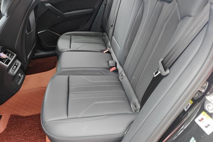 Used Audi Q5L 2025 40 TFSI Luxury Dynamic Edition Left Rear Seat