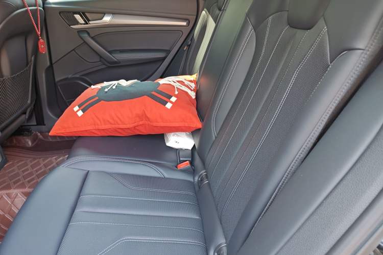 Used Audi Q5L 2025 quattro 45th Anniversary Edition 45 TFSI Luxury Dynamic Model Left Rear Seat