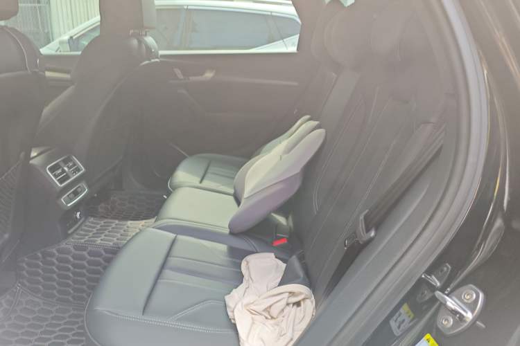 Used Audi Q5L 2025 40 TFSI Luxury Dynamic Edition Left Rear Seat