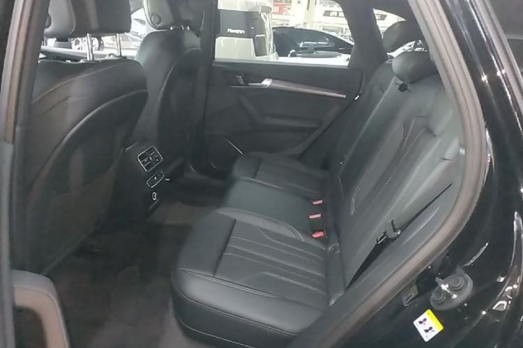 Used Audi Q5L 2025 quattro 45th Anniversary Edition 40 TFSI Luxury Dynamic Model Left Rear Seat