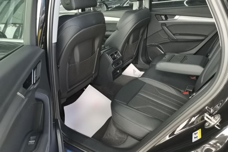 Used Audi Q5L 2025 quattro 45th Anniversary Edition 40 TFSI Sporty and Dynamic Model Left Rear Seat