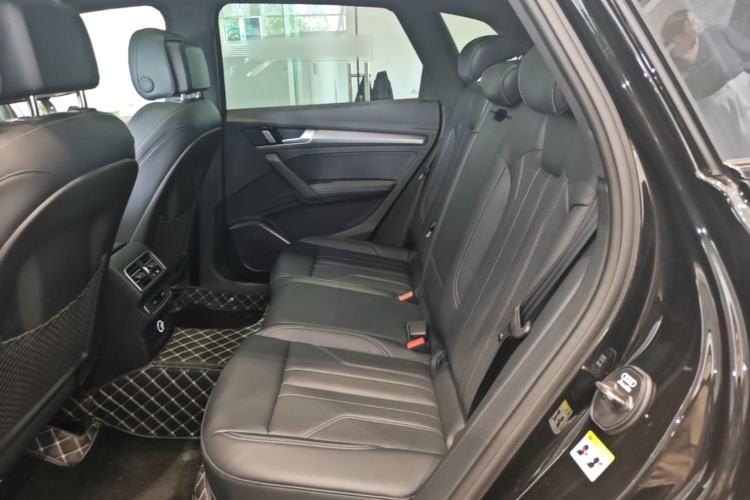 Used Audi Q5L 2025 quattro 45th Anniversary Edition 40 TFSI Luxury Dynamic Model Left Rear Seat