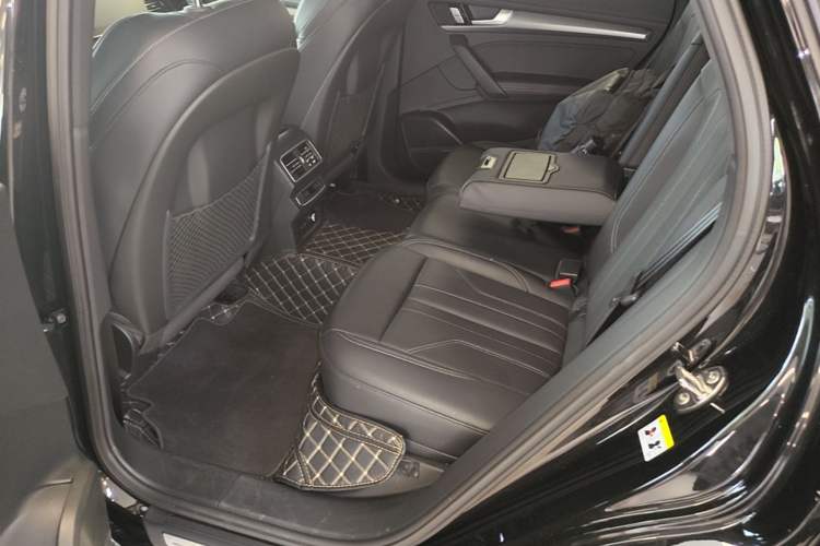 Used Audi Q5L 2025 quattro 45th Anniversary Edition 45 TFSI Luxury Dynamic Model Left Rear Seat