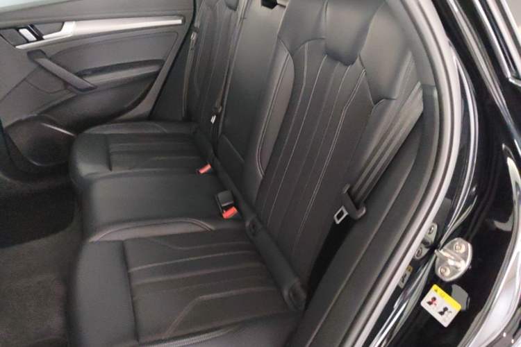 Used Audi Q5L 2025 40 TFSI Luxury Dynamic Edition Left Rear Seat