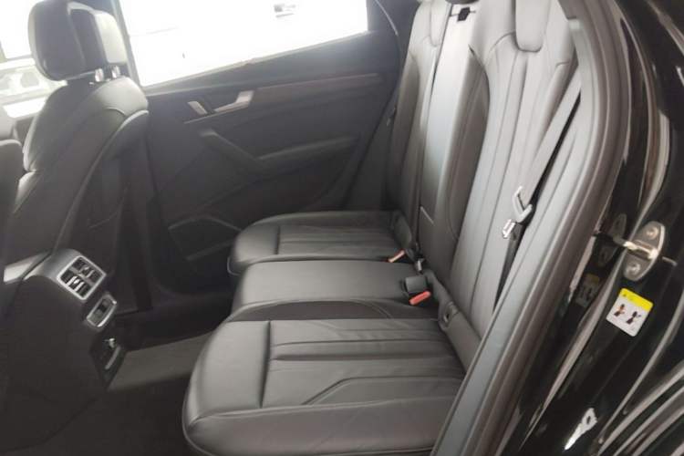 Used Audi Q5L 2025 quattro 45th Anniversary Edition 45 TFSI Prestige Dynamic Model Left Rear Seat