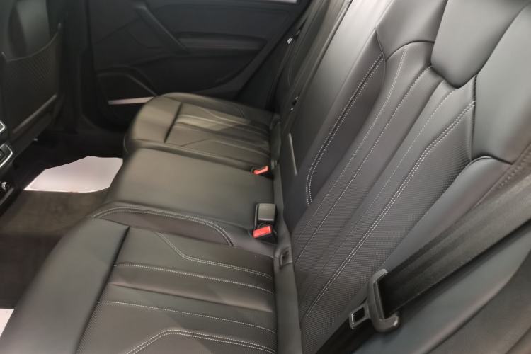 Used Audi Q5L 2025 quattro 45th Anniversary Edition 45 TFSI Luxury Dynamic Model Left Rear Seat