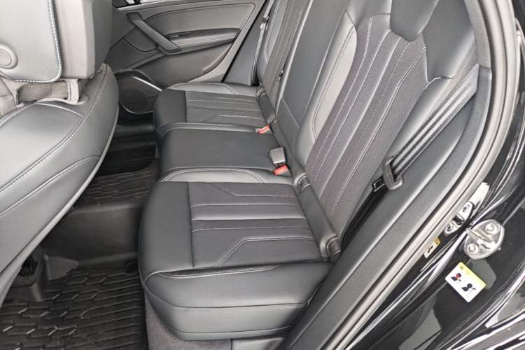 Used Audi Q5L 2025 quattro 45th Anniversary Edition 40 TFSI Luxury Dynamic Model Left Rear Seat